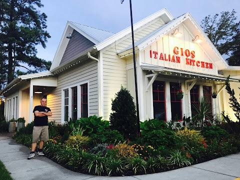 Front view of Gio's Restaurant