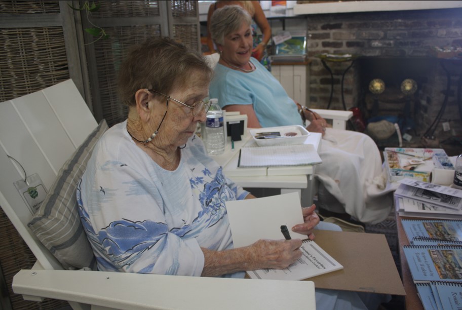 Tootsie signing cookbood reduced-onlypawleys