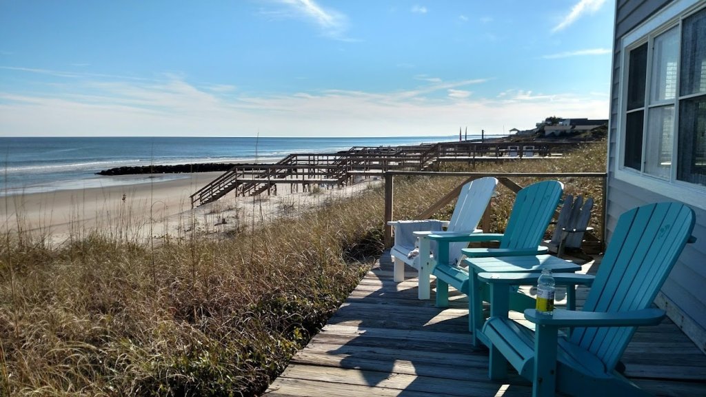 Front porch-onlypawleys