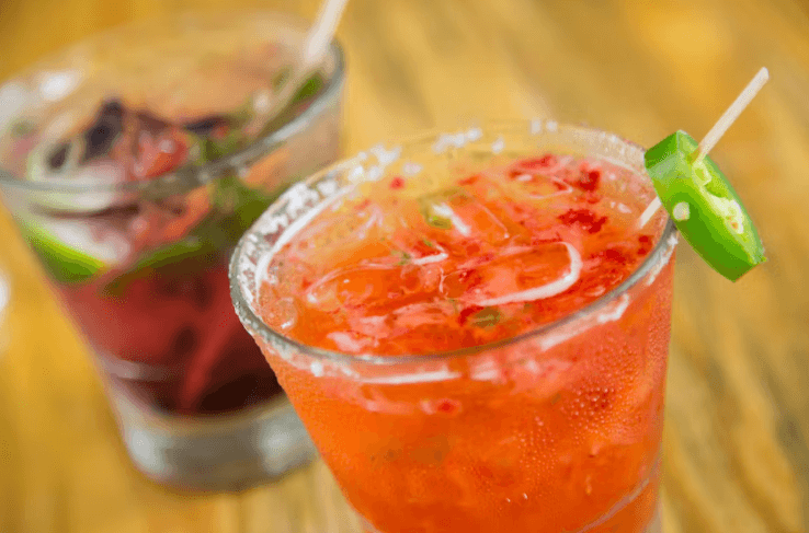 Rustic table cocktail-onlypawleys