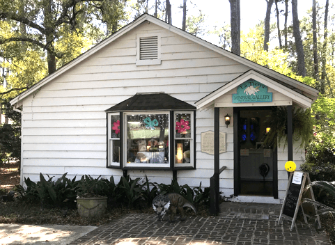 La tierra front resized 1-onlypawleys